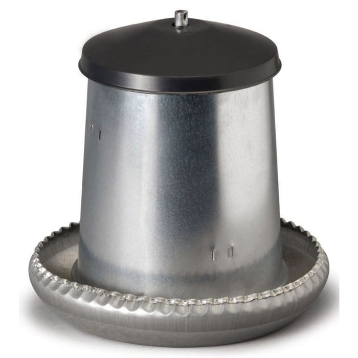 FOUDEBASSIN.COM Mangeoires & Abreuvoirs MANGEOIRE A TREMIE + COUVERCLE MÉTAL 5KG/ 8L 5400351002770