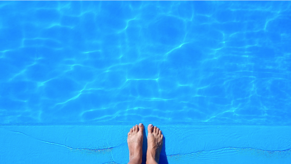 How to treat mustard algae in the pool?