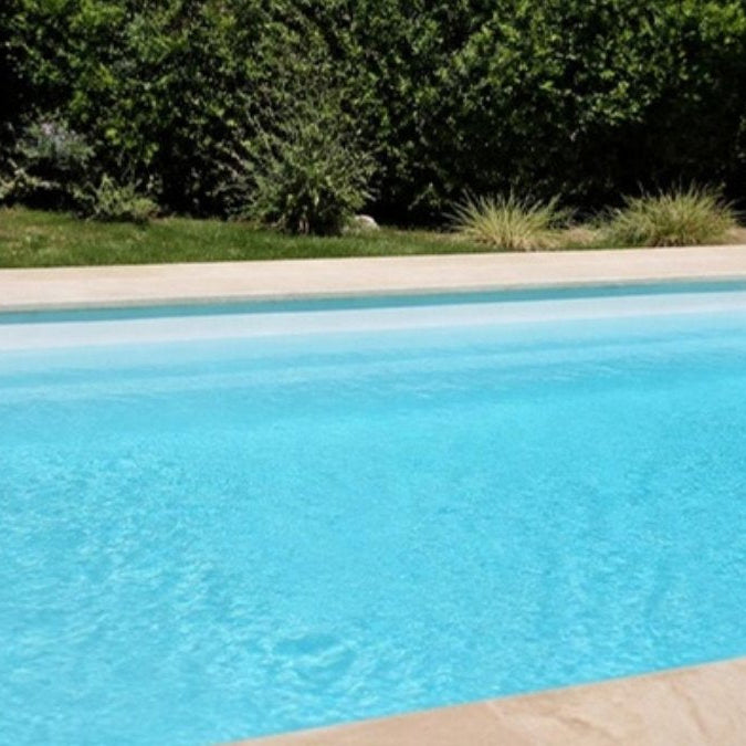 Calcaire sur une piscine en polyester – Foudebassin