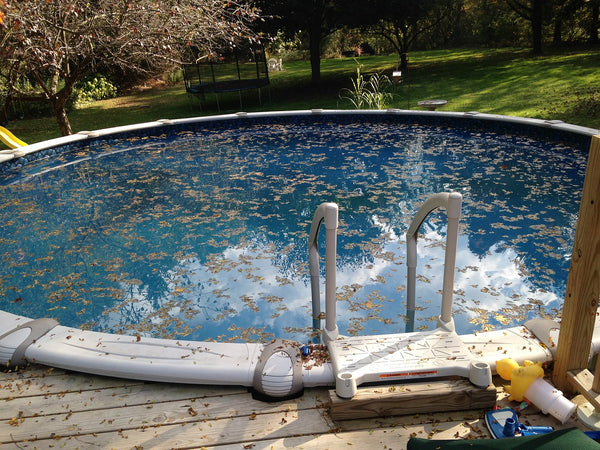 Wie reinigt man einen Aufstellpool nach dem Winter?
