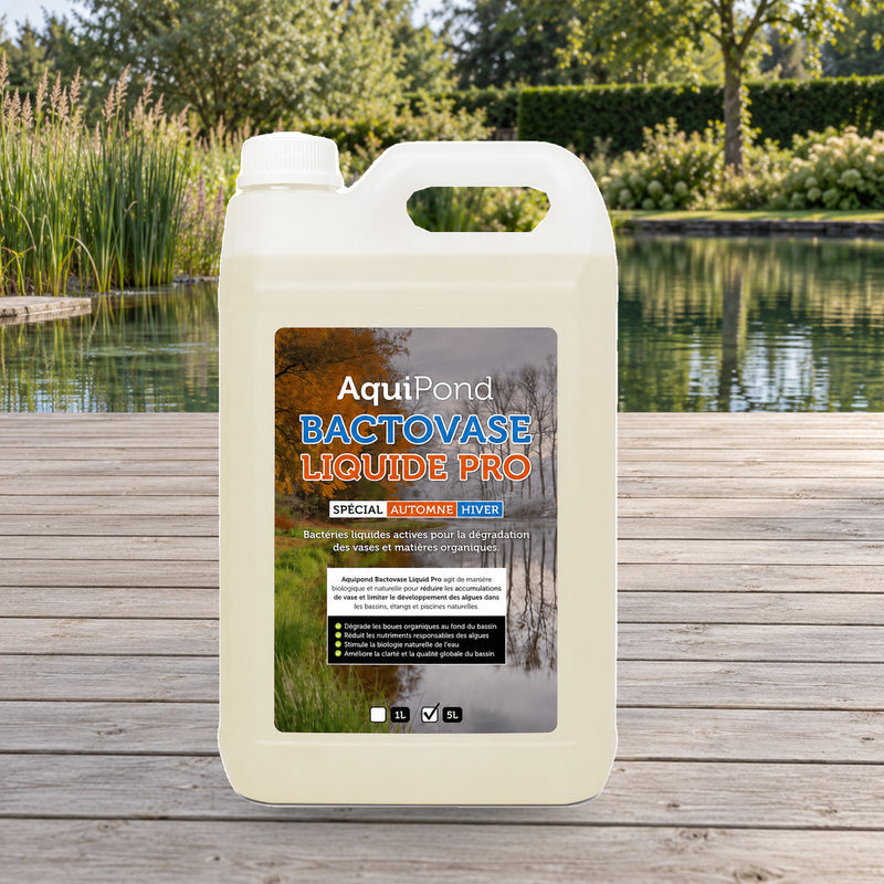 Mise en scène illustrative — Aquipond Bactovase Liquide 5L – Réduit la vase organique – Bactéries d'automne, traite 100 m³