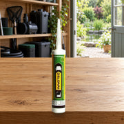 Mise en scène illustrative — Colle sous-marine pour étang, aquarium, piscine et jacuzzi | Innotec Adheseal noire 290 ml dans cartouche DIN | Mastic d'étanchéité spécial | Colle pour bâche de bassin