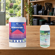 Mise en scène illustrative — PACK Biobooster+ 12m³ + Bactogen 12m³  — Deux produits du pack, conditionnements indiqués sur les étiquettes