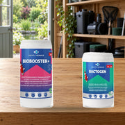 Mise en scène illustrative — PACK Biobooster+ 24m³ + Bactogen 24m³  — Deux produits du pack, conditionnements indiqués sur les étiquettes