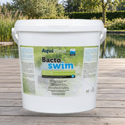 Mise en scène illustrative — Aquipond BactoSwim Bactéries pour Piscine Naturelle – 10 Kg – Favorise un environnement équilibré pour limiter naturellement la présence d’algues et de vase – Convient aux piscines de 50 à 100 m²