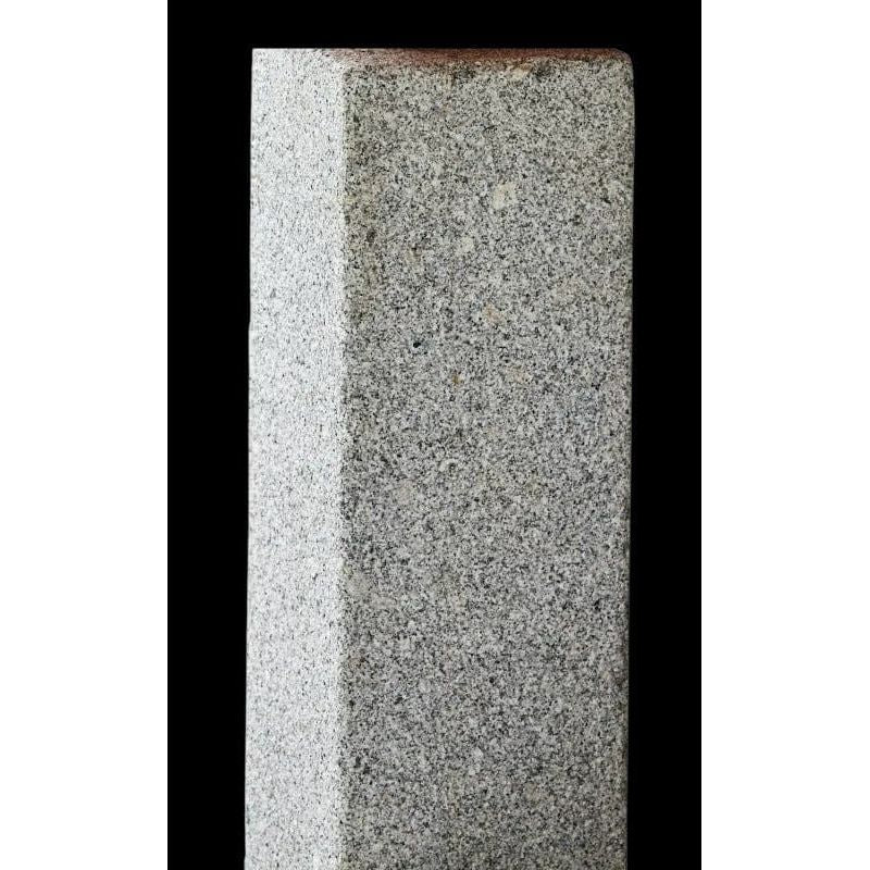 FOUDEBASSIN.COM Granitstele groß, fein gestockt 270013900 21006