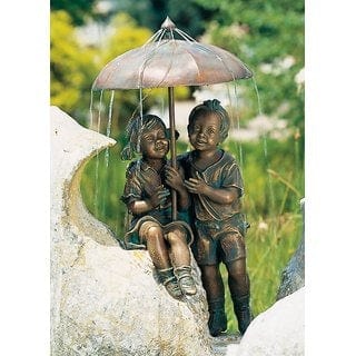 FOUDEBASSIN.COM Regenschirmkapriolen (Junge links) wsp., 86 cm hoch 450136000 88376