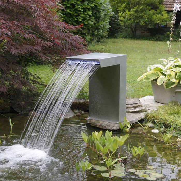 FOUDEBASSIN.COM STRAIGHT LED - cascade Etang & Piscine - inox 316L, incl. accessoires de raccordement 1 ½" - LED strip 30 cm 1x20 bleu, transfo AC 12V/DE-06-12W, Lumen 180, EEK A+, 2,5 Watt - H54 x 30 x 42 cm 8711465046367 7504636