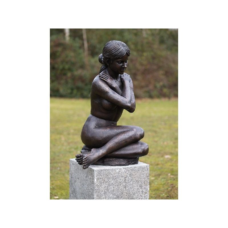Nue Assise — B1067