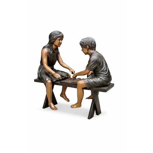 2 enfants jouant aux échecs — B1437