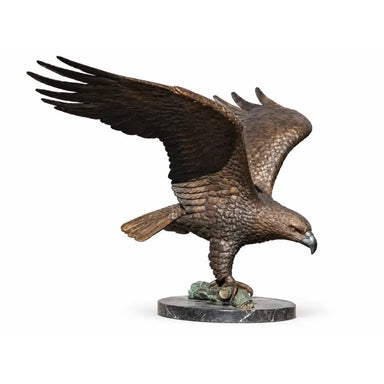 Aigle sur une souche d’arbre — B1476