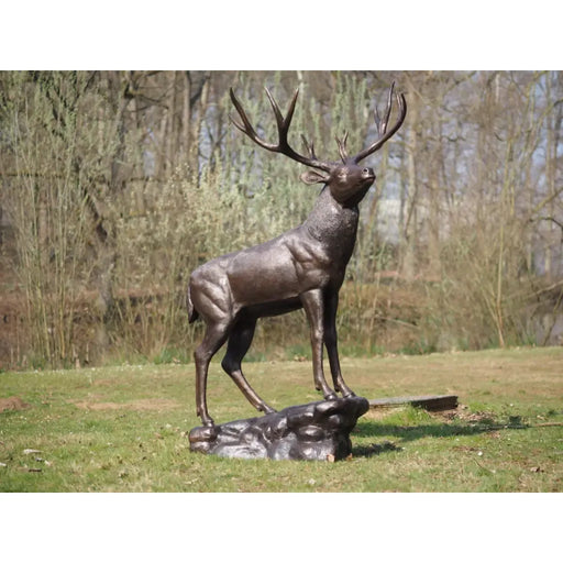 Cerf debout sur socle — B1504-1