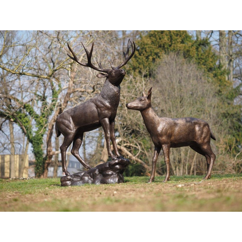 Cerf debout sur socle — B1504-1