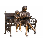 2 sœurs dessinant sur un banc — B1508