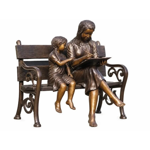 2 sœurs dessinant sur un banc — B1508