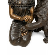 Une fille assise avec un chien. — B1573