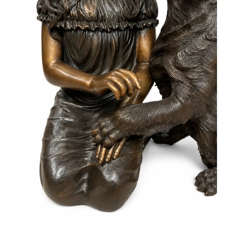Une fille assise avec un chien. — B1573
