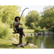 Garçon pêchant dans un arbre — B50604