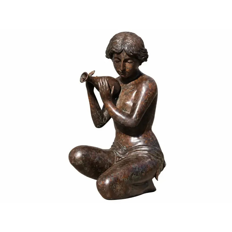 Femme agenouillée avec une cruche (fontaine) — B54011