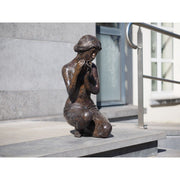 Femme agenouillée avec une cruche (fontaine) — B54011