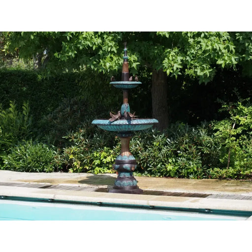 Fontaine à 2 plateaux avec des oiseaux — B57152