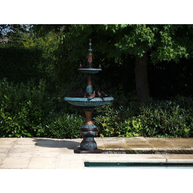 Fontaine à 2 plateaux avec des oiseaux — B57152