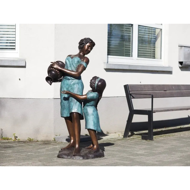 Mère et fille (fontaine) — B57322