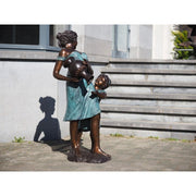 Mère et fille (fontaine) — B57322