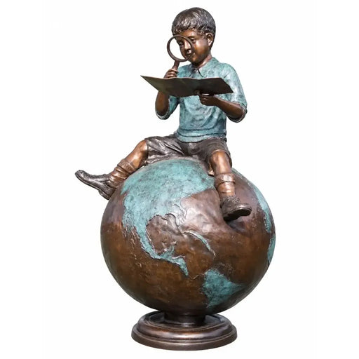 Garçon Assis Sur Globe — B59480