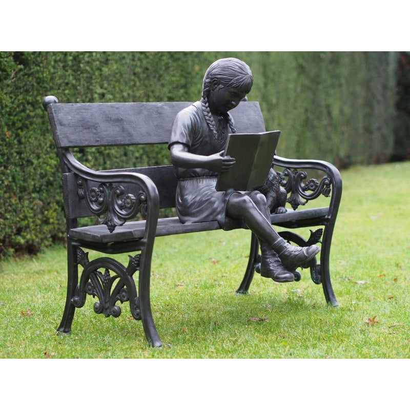 Fille Assise Avec Chien Sur Etabli — B810