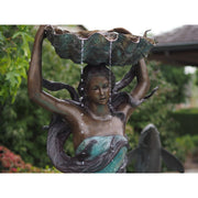 Femme Avec Coquille Fontaine — B84059