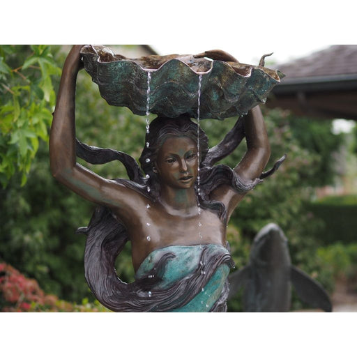 Femme Avec Coquille Fontaine — B84059