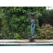 Femme Avec Coquille Fontaine — B84059
