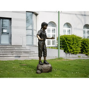 Fille sur un rocher — B881-2