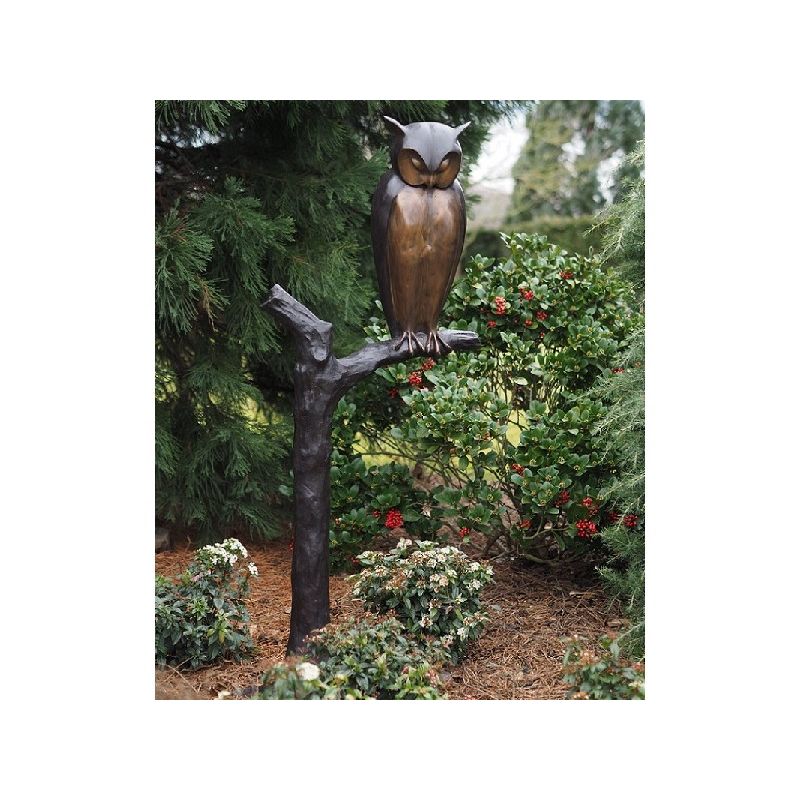 Hibou Sur Tronc D'Arbre — B94545