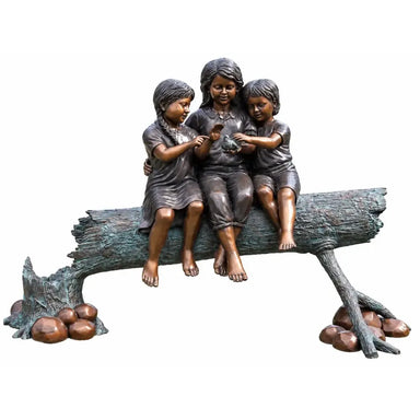3 Enfants Sur Tronc D'Un Arbre — B959
