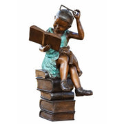 Fille Lisant Avec Des Lunettes — B97131