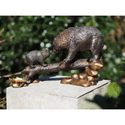 Famille d'ours sur un tronc d'arbre — BS0940B