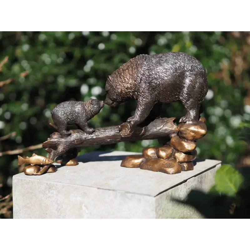 Famille d'ours sur un tronc d'arbre — BS0940B