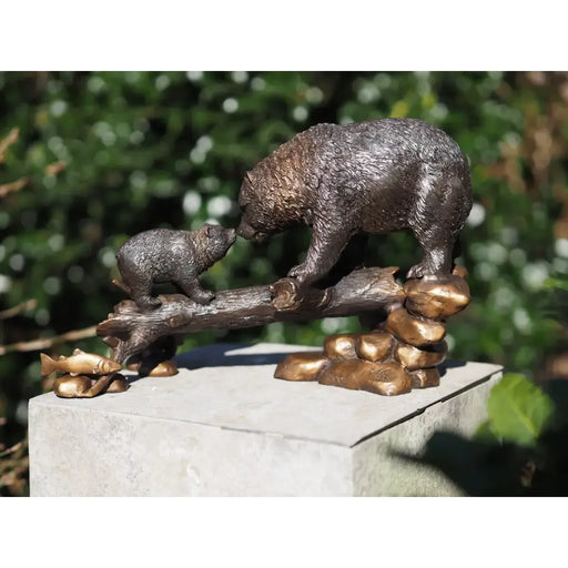 Famille d'ours sur un tronc d'arbre — BS0940B