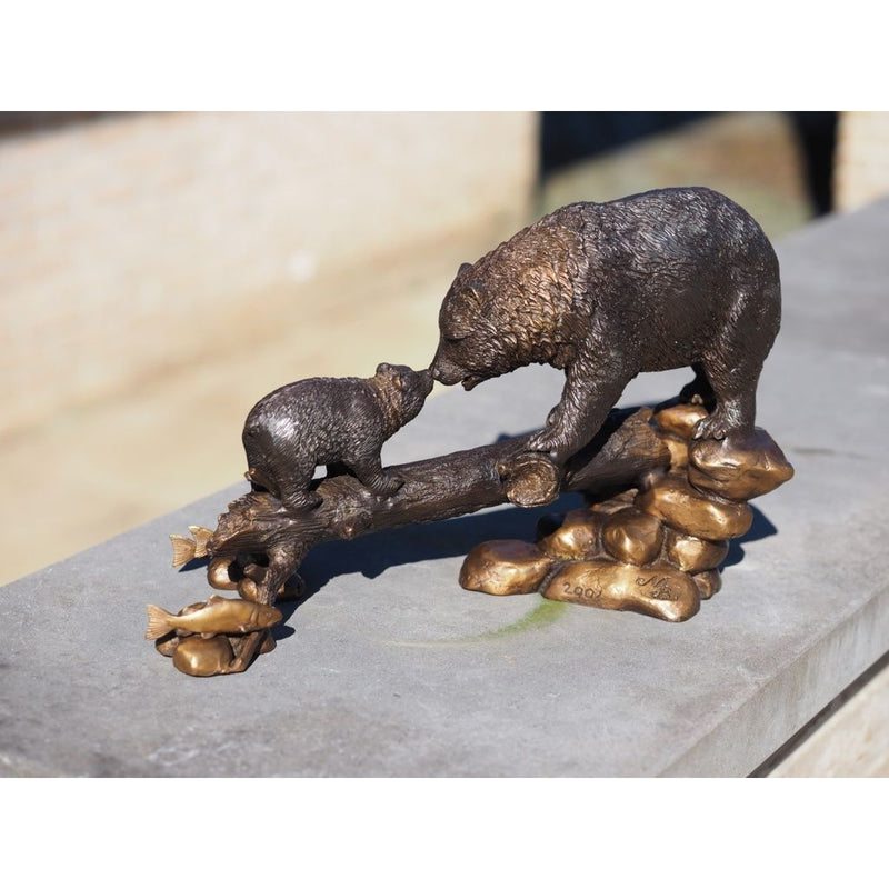 Famille d'ours sur un tronc d'arbre — BS0940B