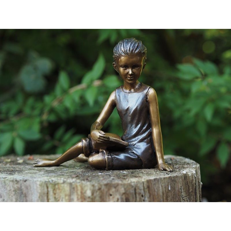 Petite Fille Assise Avec Livre — BS1248B