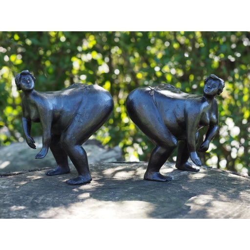 Dikke Dame Kijkt Naar Links — BS1370B-L