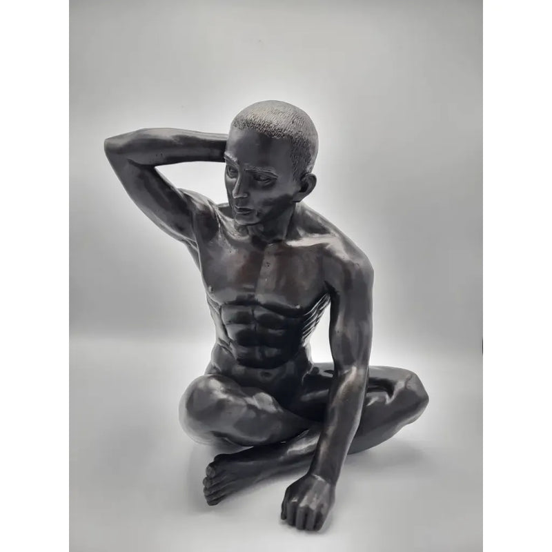 Homme assis, bras levé — BS1480B