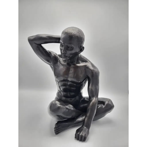Homme assis, bras levé — BS1480B
