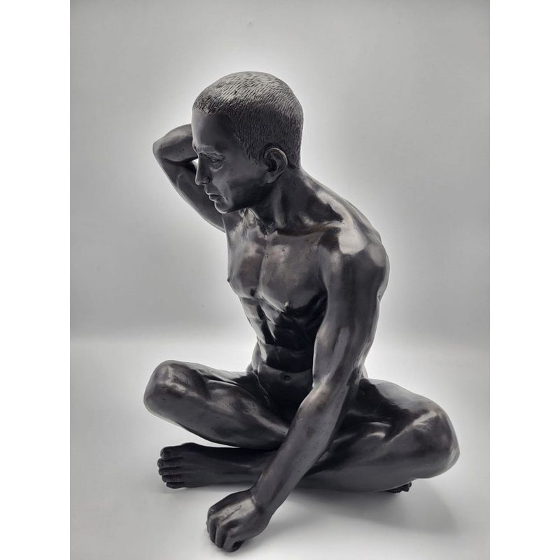 Homme assis, bras levé — BS1480B