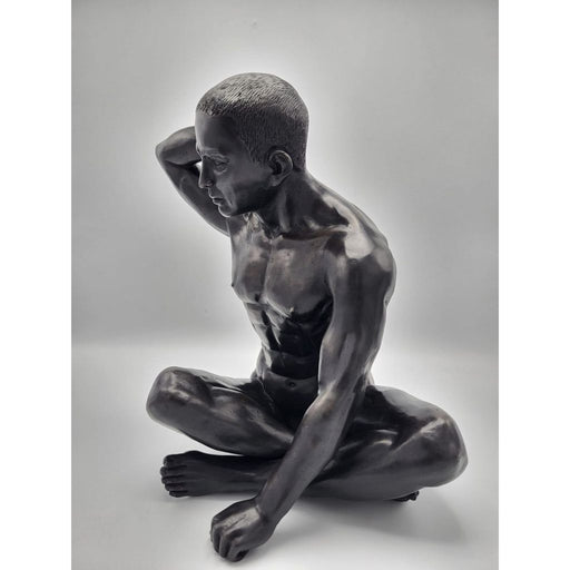 Homme assis, bras levé — BS1480B