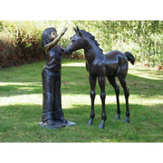 Fille Avec Poulain — PB61045