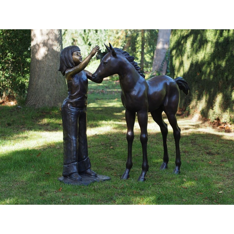 Fille Avec Poulain — PB61045